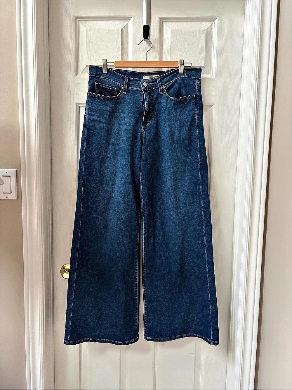 Levi's 318 Shaping Wide-Leg Jeans Blue